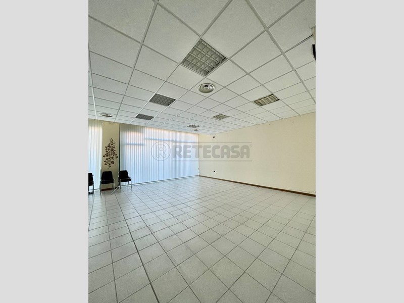 Immobile commerciale in Vendita a Montecchio Maggiore, 107 m²