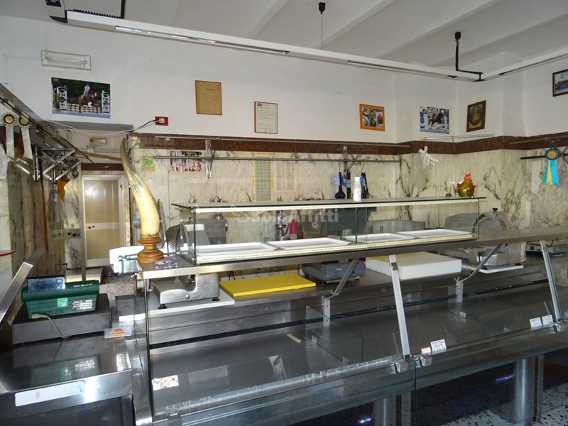 Capannone in Affitto a Falconara Marittima, zona Castelferretti, 500€, 50 m²