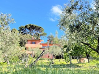 Casa Indipendente in Vendita a Fosdinovo, 698'000€, 400 m²