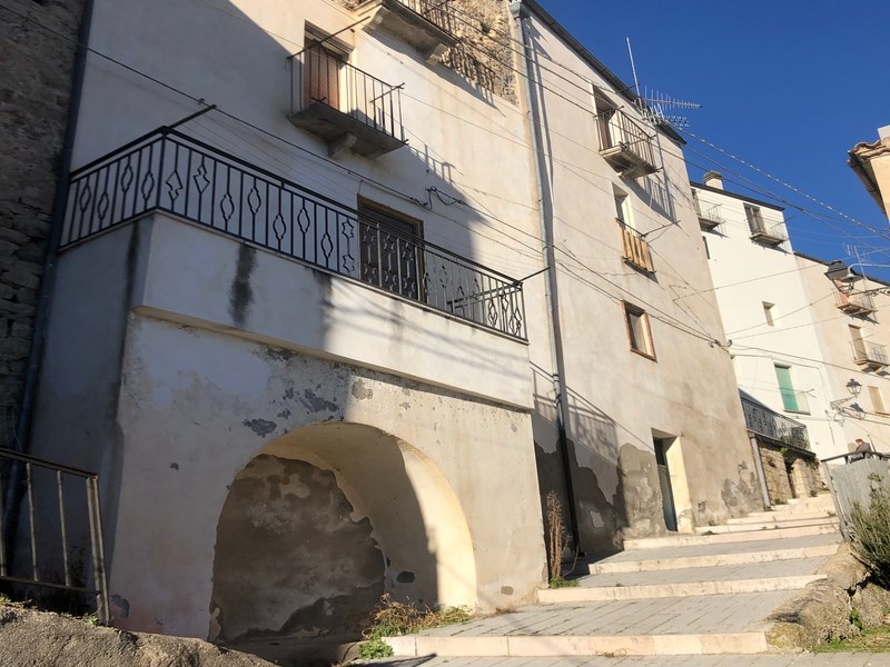 Casa Indipendente in Vendita a Civitacampomarano, 59'000€, 180 m², arredato