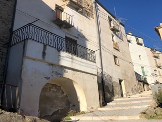 Casa Indipendente in Vendita a Civitacampomarano, 59'000€, 180 m², arredato