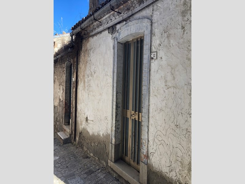 Bilocale in Vendita a Civitacampomarano, zona Centro Storico, 8'500€, 30 m²