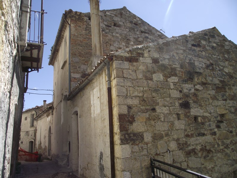 Casa Indipendente in Vendita a Civitacampomarano, zona Centro storico, 12'000€, 90 m²