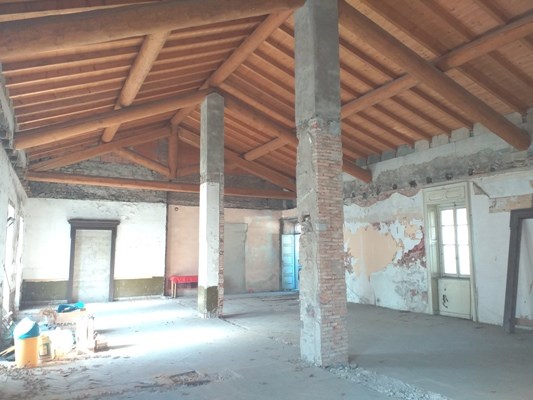 Immobile commerciale in Vendita a Gazzaniga, 280'000€, 360 m²