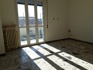 Quadrilocale in Vendita a Castellanza, 99'000€, 115 m², con Box