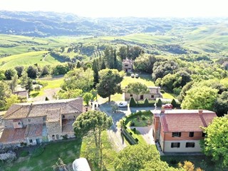 Attività commerciale in Vendita a Volterra, 2'200'000€, 1800 m²