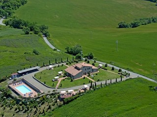 Casale in Vendita a Volterra, 1'100'000€, 500 m², arredato