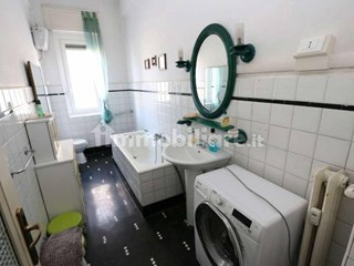 Appartamento in Vendita a Genova, zona albaro, 205'000€, 140 m²