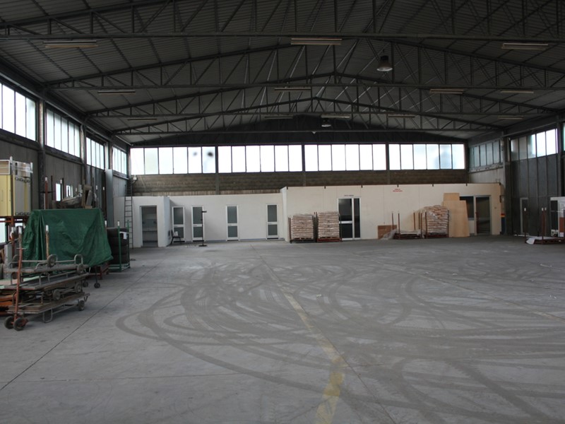 Capannone in Affitto a Carrara, 8'000€, 1300 m²