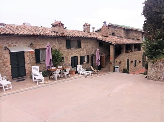 Casa Indipendente in Vendita a Perugia, zona Fratticiola Selvatica, 780'000€, 380 m², arredato, con Box