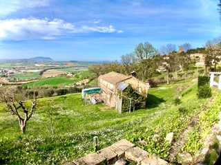 Rustico in Vendita a Potenza Picena, 150 m²