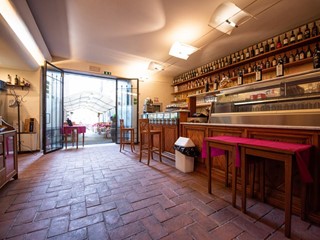 Attività commerciale in Vendita a Massa Marittima, 75'000€, 160 m²