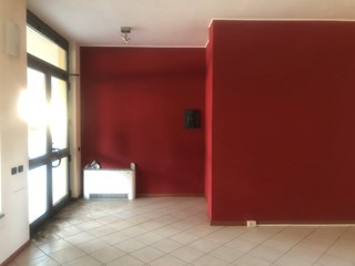 Negozio in Vendita a Busto Garolfo, 95'000€, 100 m²