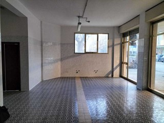 Immobile commerciale in Vendita a Cesenatico, 198'000&euro;, 140 m²