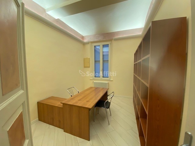 Ufficio in Affitto a Modena, 350€, 90 m²