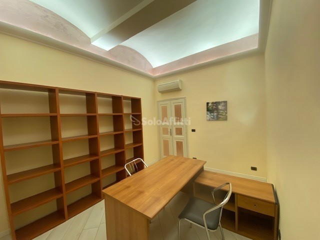 Ufficio in Affitto a Modena, 350€, 90 m²