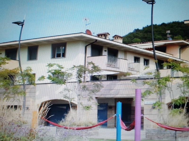 Trilocale in Vendita a Bagnatica, zona Centro, 250'000€, 80 m²