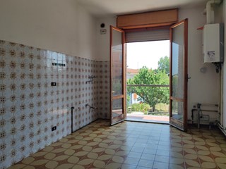 Quadrilocale in Vendita a San Felice sul Panaro, zona via degli Estensi 105, 97'000€, 94 m², con Box