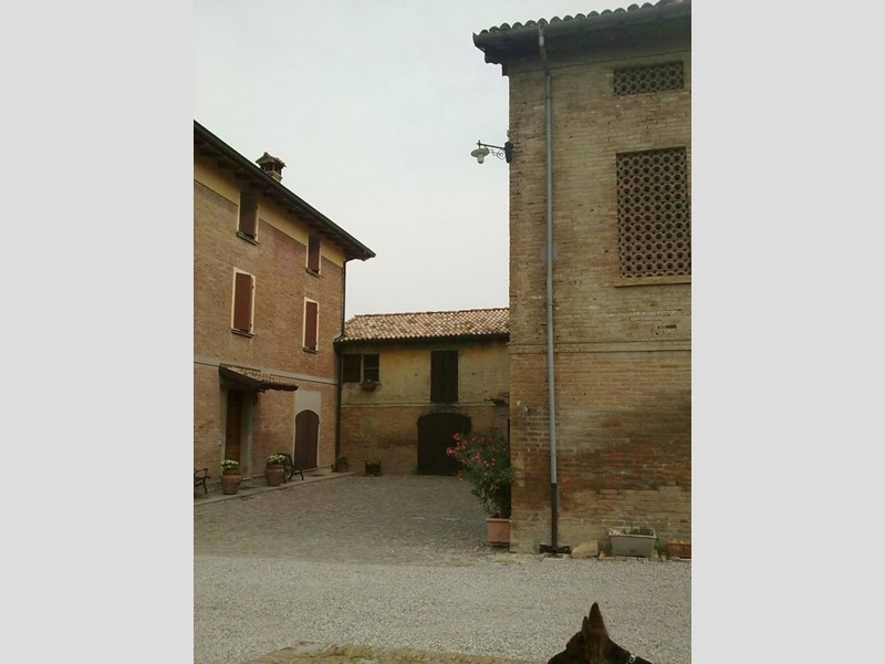 Villa in Vendita a Reggio Emilia, zona Marmirolo, 690'000€, 500 m²