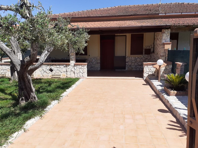 Villa bifamiliare in Affitto a Sperlonga, arredato