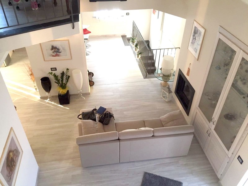 Casa Indipendente in Vendita a Sarzana, 800'000&euro;, 300 m², con Box