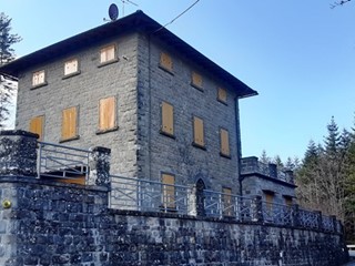 Villa in Vendita a Pelago, zona Consuma, 275'000€, 240 m², con Box