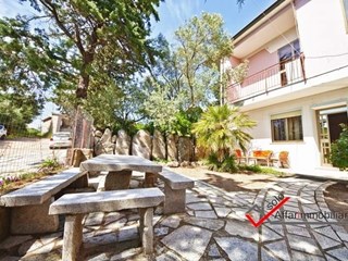 Trilocale in Vendita a Telti, 70'000€, 90 m², arredato