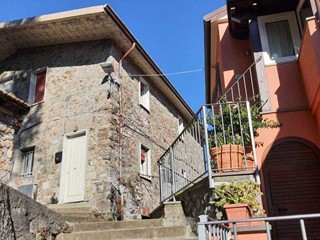 Casa Indipendente in Vendita a Sarzana, zona Falcinello, 230'000&euro;, 120 m²