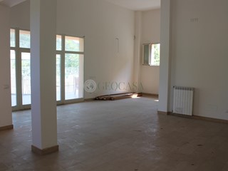 Attività commerciale in Vendita a Aulla, zona Albiano, 150'000€, 190 m²
