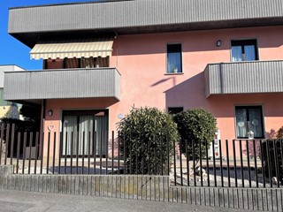 Capannone in Vendita a Iseo, zona Clusane, 1'100'000€, 2010 m²