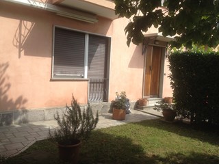Casa Semi Indipendente in Affitto a Baveno, zona FERIOLO, 750€, 95 m²