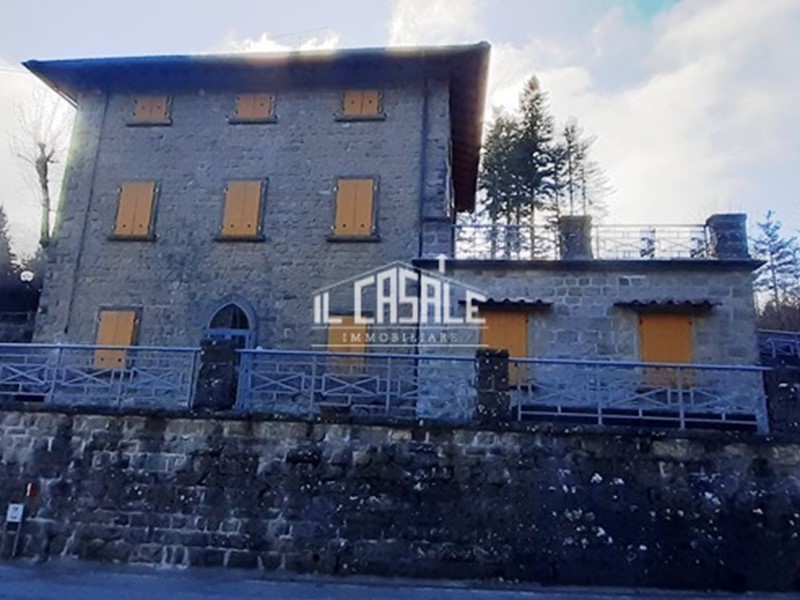 Villa in Vendita a Pelago, zona Consuma, 275'000€, 240 m², con Box