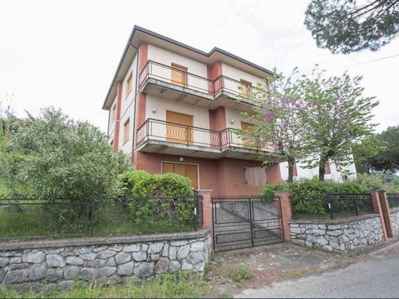 Casa Indipendente in Vendita a Castelnuovo Magra, 480'000€, 250 m², con Box