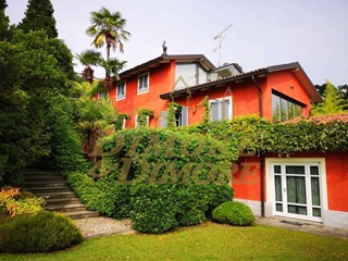 Casa Indipendente in Affitto a Arona, 270 m², arredato, con Box