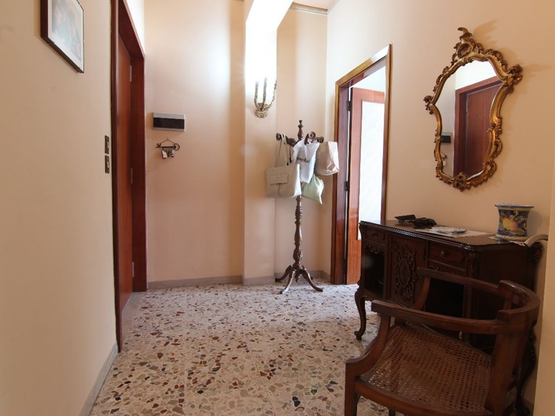 Appartamento in Vendita a Siracusa, zona viale Luigi Cadorna, 135'000&euro;, 147 m²