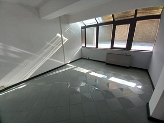 Ufficio in Vendita a Lucca, zona San Michele In Escheto, 220'000€, 110 m²