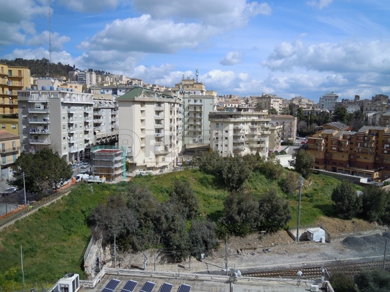 Quadrilocale in Vendita a Caltanissetta, 75'000€, 130 m²