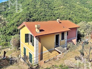 Trilocale in Vendita a Avegno, zona Salto Chiesa, 115'000&euro;, 60 m²