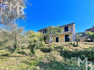 Bilocale in Vendita a Avegno, zona Salto Chiesa, 115'000&euro;, 63 m²