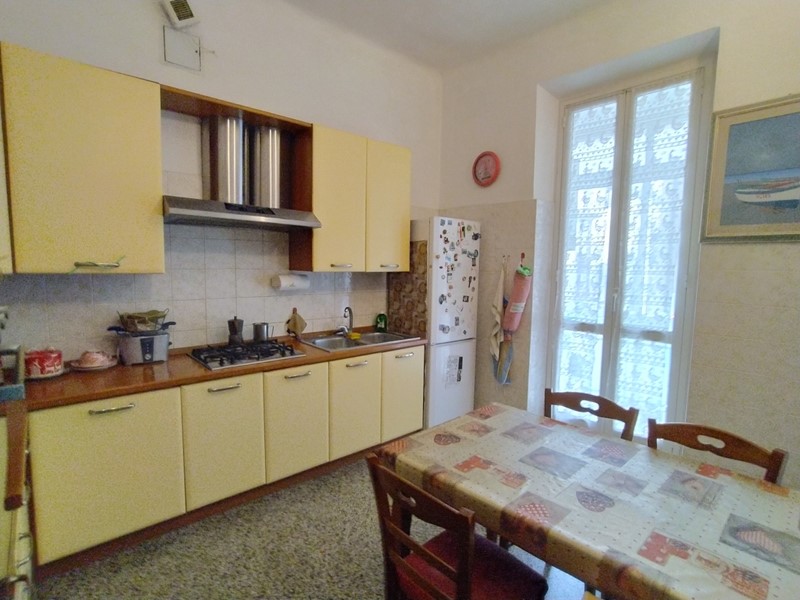 Appartamento in Vendita a Savona, zona VILLAPIANA, 160'000€, 95 m²