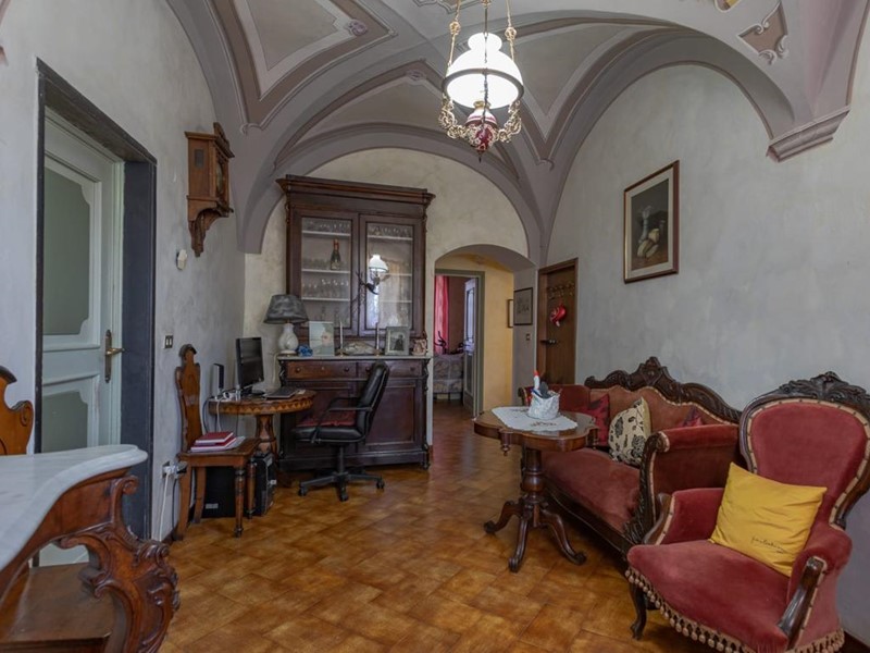 Casa Semi Indipendente in Vendita a Aulla, zona Caprigliola, 185'000€, 800 m²