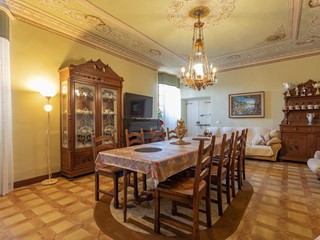 Casa Semi Indipendente in Vendita a Aulla, zona Caprigliola, 185'000€, 800 m²