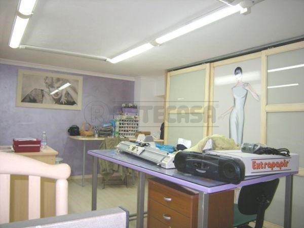 Immobile commerciale in Vendita a Caltanissetta, zona via Napoleone Colajanni, 70'000€, 150 m²