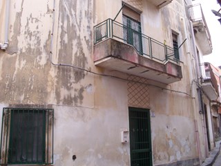 Casa Indipendente in Vendita a Motta Sant'Anastasia, zona Castello, 40'000€, 90 m²