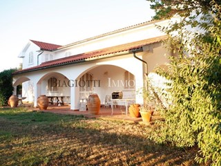 Casa Indipendente in Vendita a Livorno, zona Valle Benedetta, 880'000&euro;, 380 m²