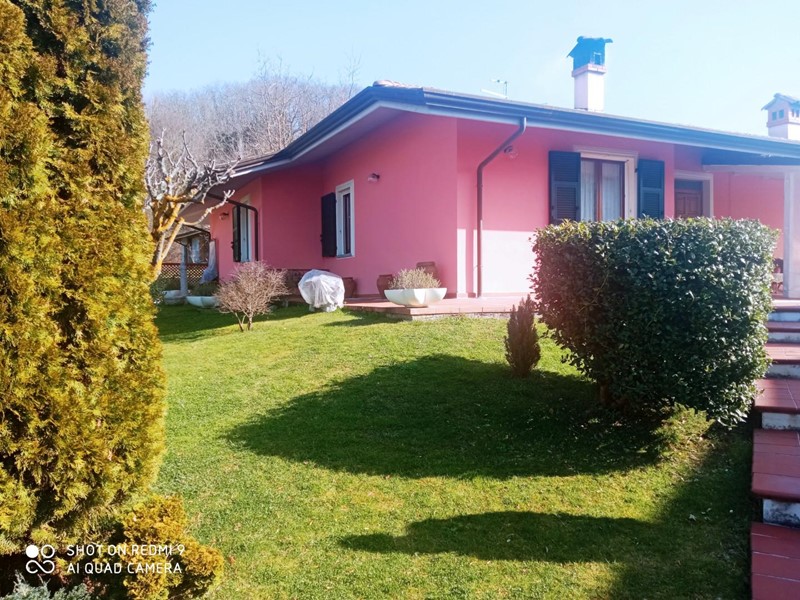 Villa in Vendita a Villafranca in Lunigiana, zona Malgrate, 410'000€, 220 m², arredato, con Box
