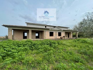 Casale in Vendita a Trevignano Romano, 430'000€, 800 m²