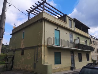 Trilocale in Vendita a Messina, zona Santa Margherita, 84'000€, 150 m²