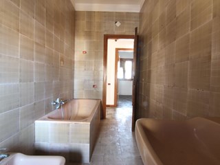 Appartamento in Vendita a Siracusa, zona viale teracati, 115'000&euro;, 156 m²