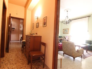 Appartamento in Vendita a Siracusa, zona viale Luigi Cadorna, 135'000&euro;, 147 m²